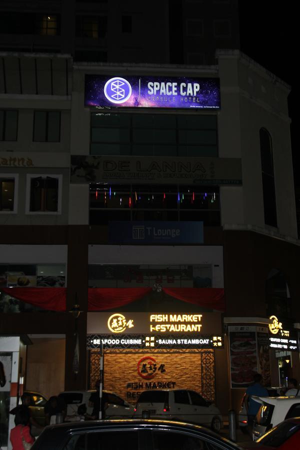 Space Cap Hotel Kota Kinabalu Bagian luar foto