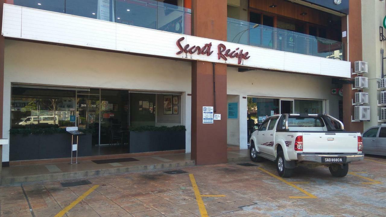 Space Cap Hotel Kota Kinabalu Bagian luar foto
